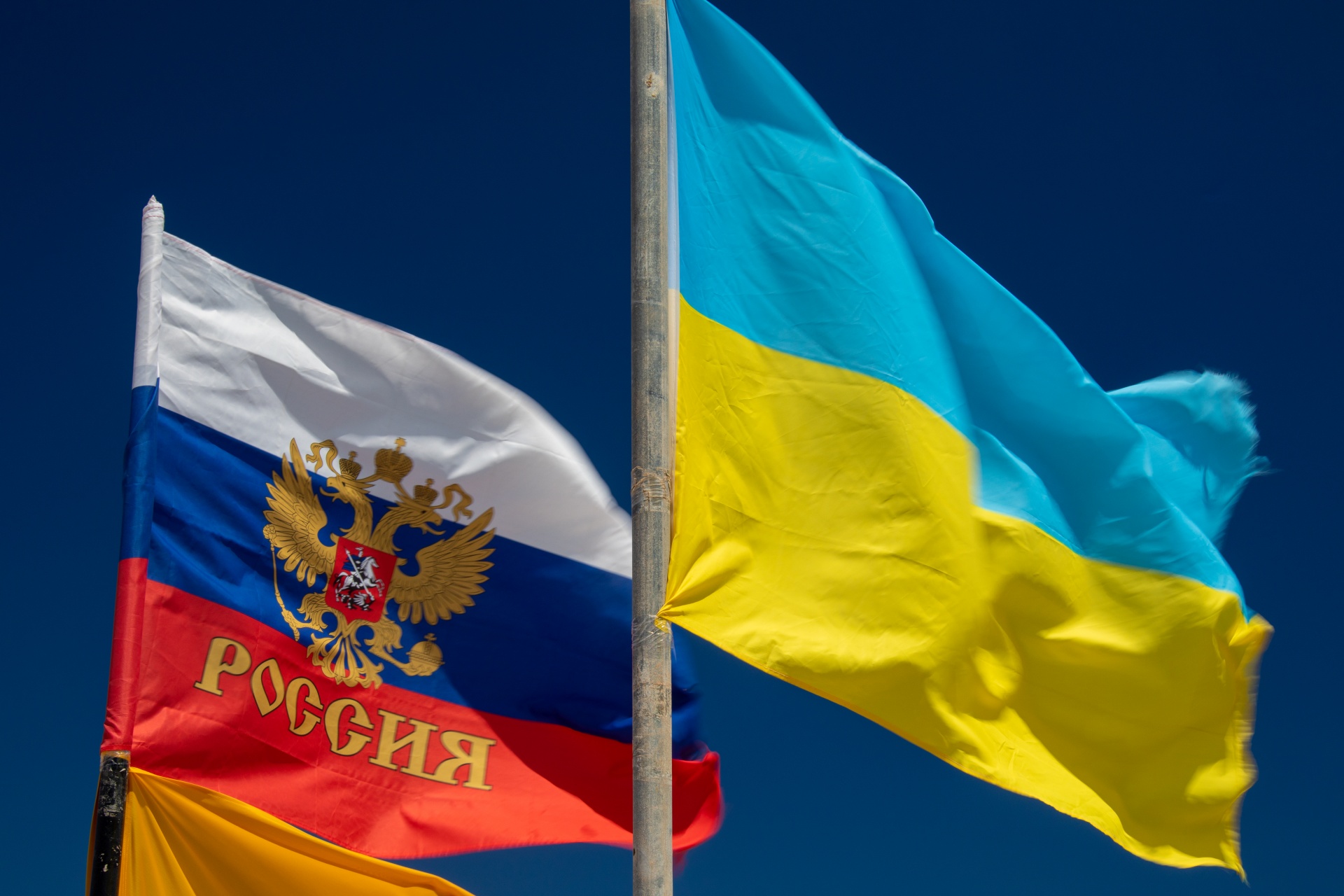 Flag Of Russia And Ukraine 1546962732mDc 